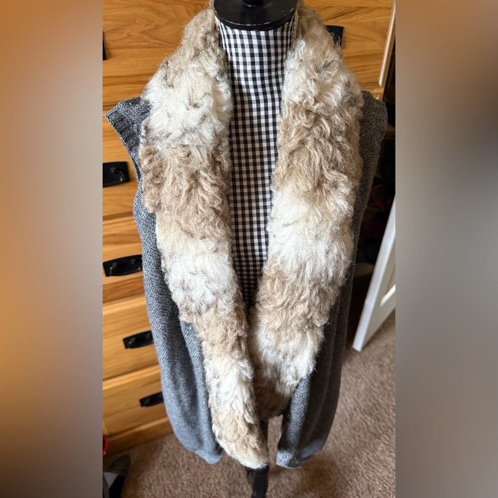 Skies Are Blue Heathered Gray Sweater vest with Faux Fur Trim